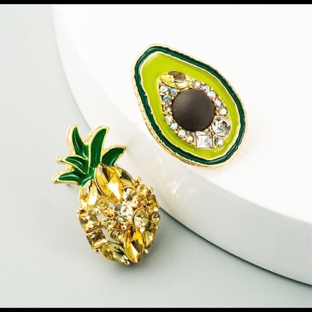 🍍Betsey Johnson New pineapple & avocado 🥑 crystal earrings 🍍
